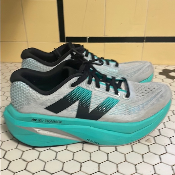 Teal New Balance Supercomp trainer v3 running sneakers in 9.5 w or 8 m - Picture 2 of 8